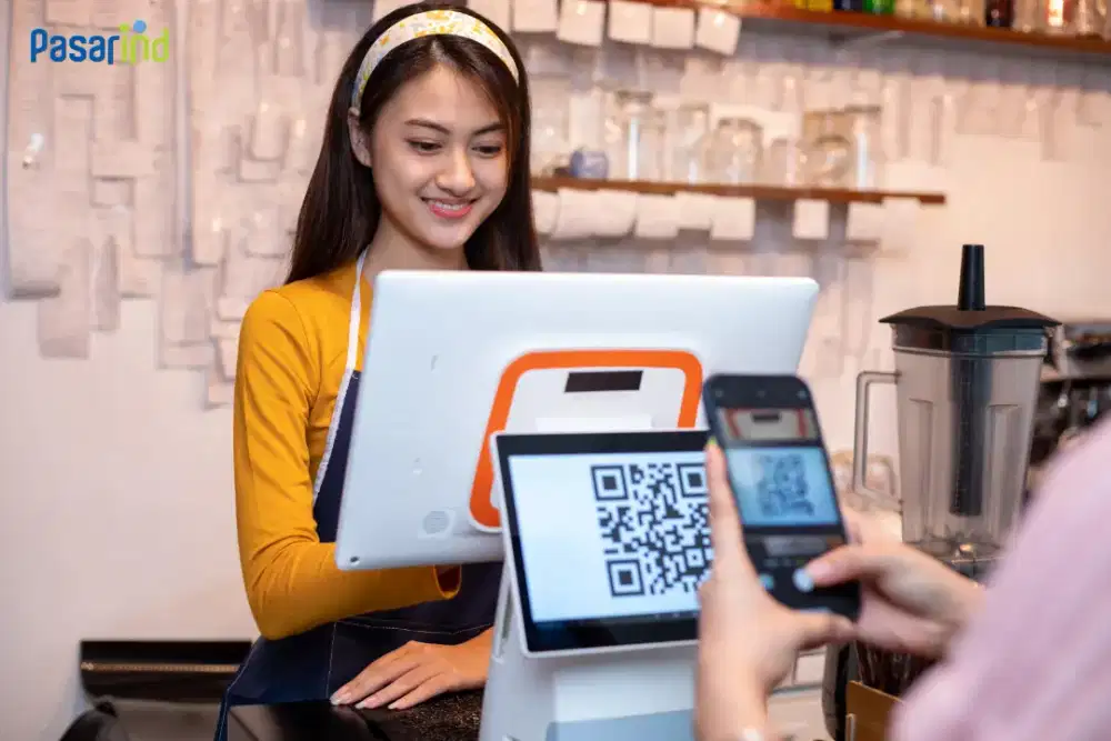 Kasir merangkap waiters