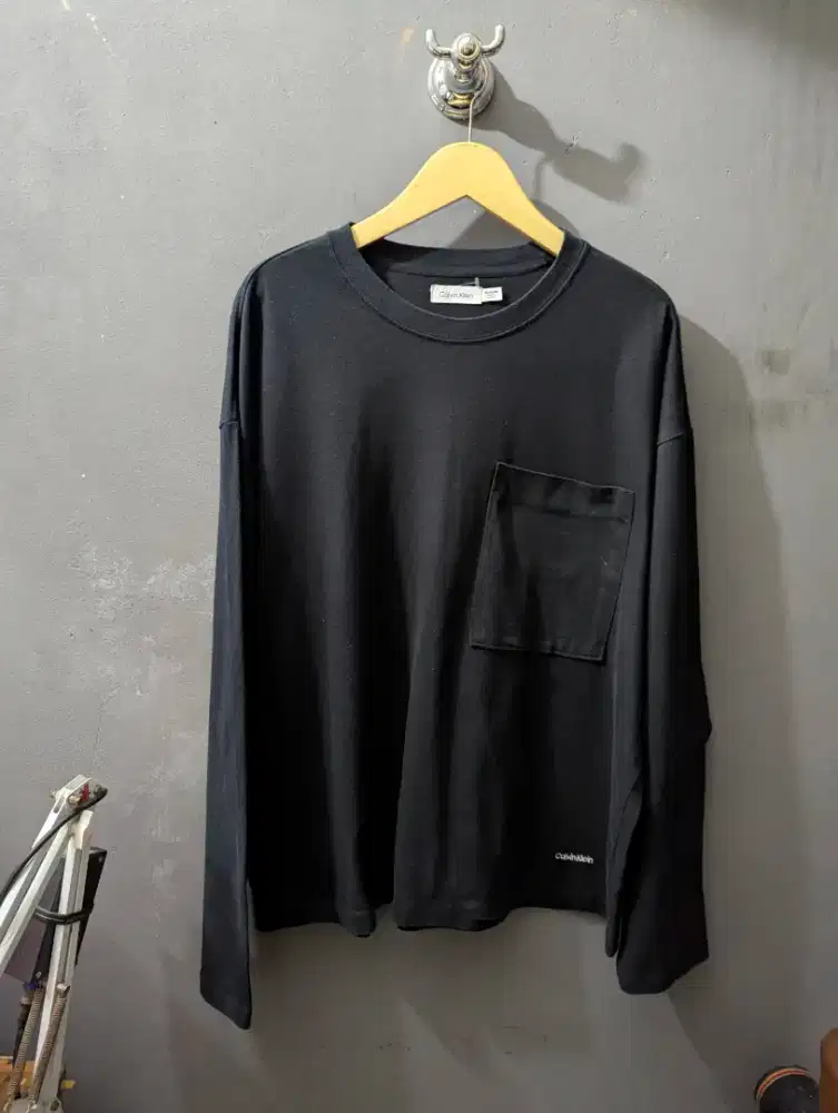 Kaos Calvin Klein original size 2XL preloved