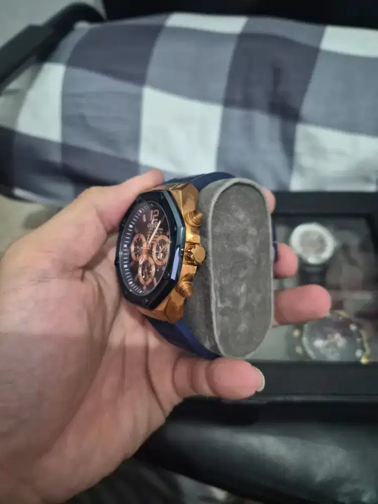 Jam tangan pria guess