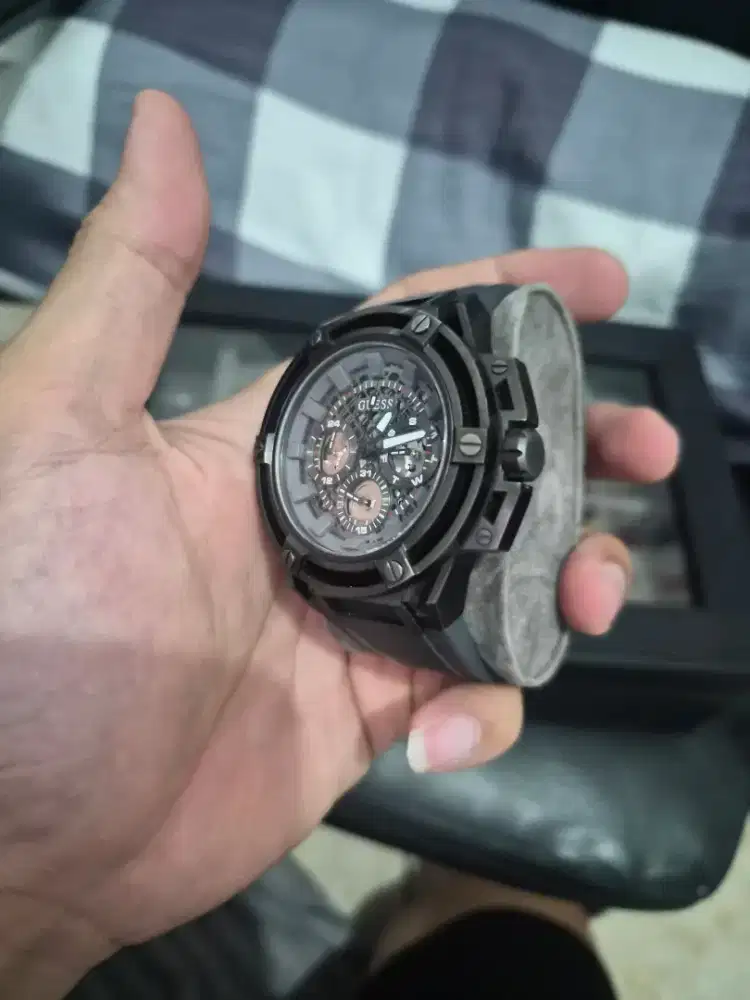 Jam tangan pria guess