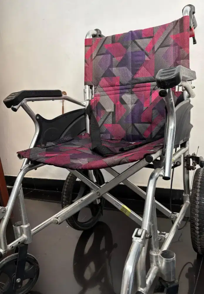 Kursi lipat beroda masih normal