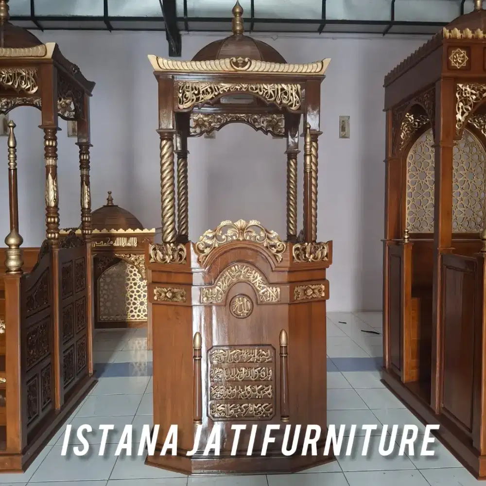 Mimbar masjid jati ukir