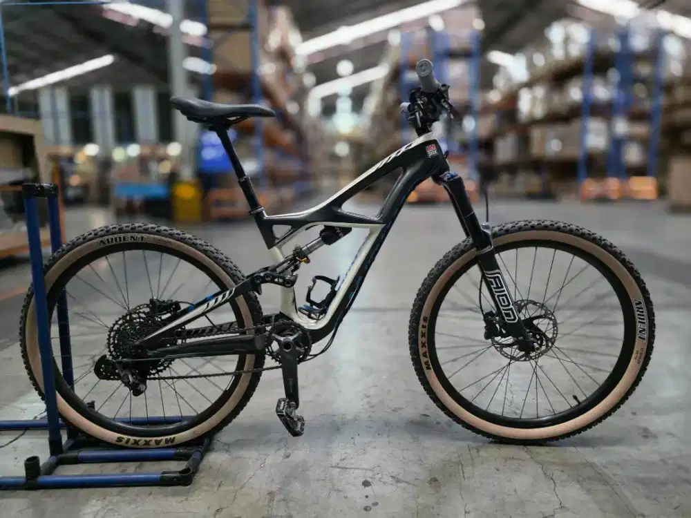 Sepeda MTB Specialized Enduro S-Works Carbon Size S 27,5