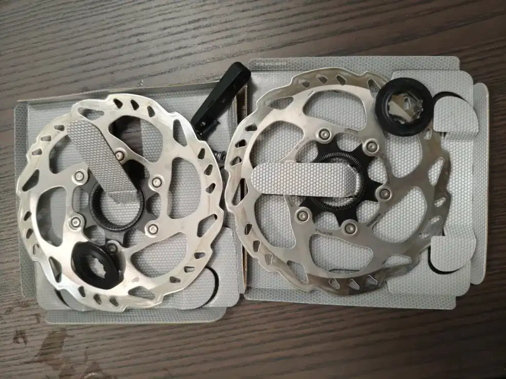 sepasang rotor 160mm shimano 105 center lock plus adapter