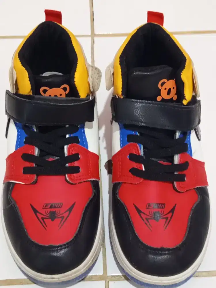 Sepatu anak ukuran 35