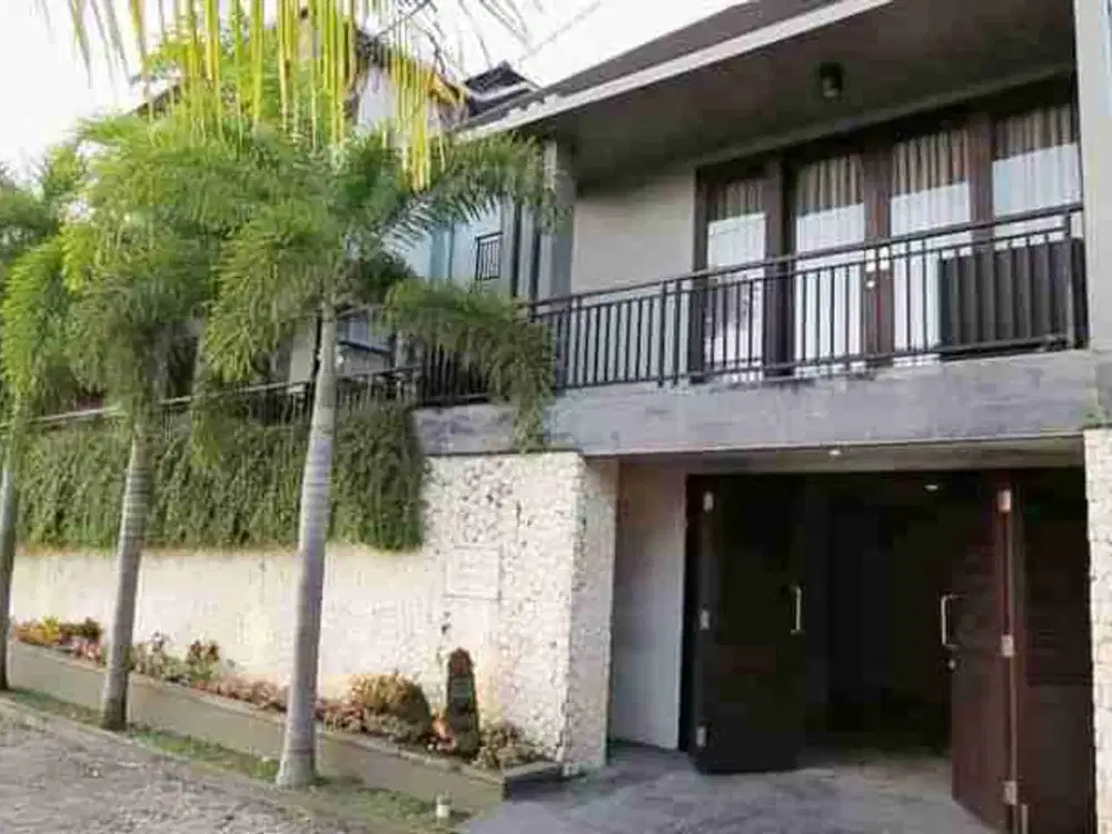 dijual villa 4 bedroom tanpa furniture di Taman Sakura dekat hotel Ayana jimbaran Kuta Selatan Badung Bali