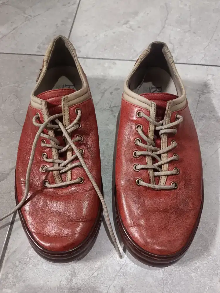 Sepatu Sneaker Kulit Camper Size 43