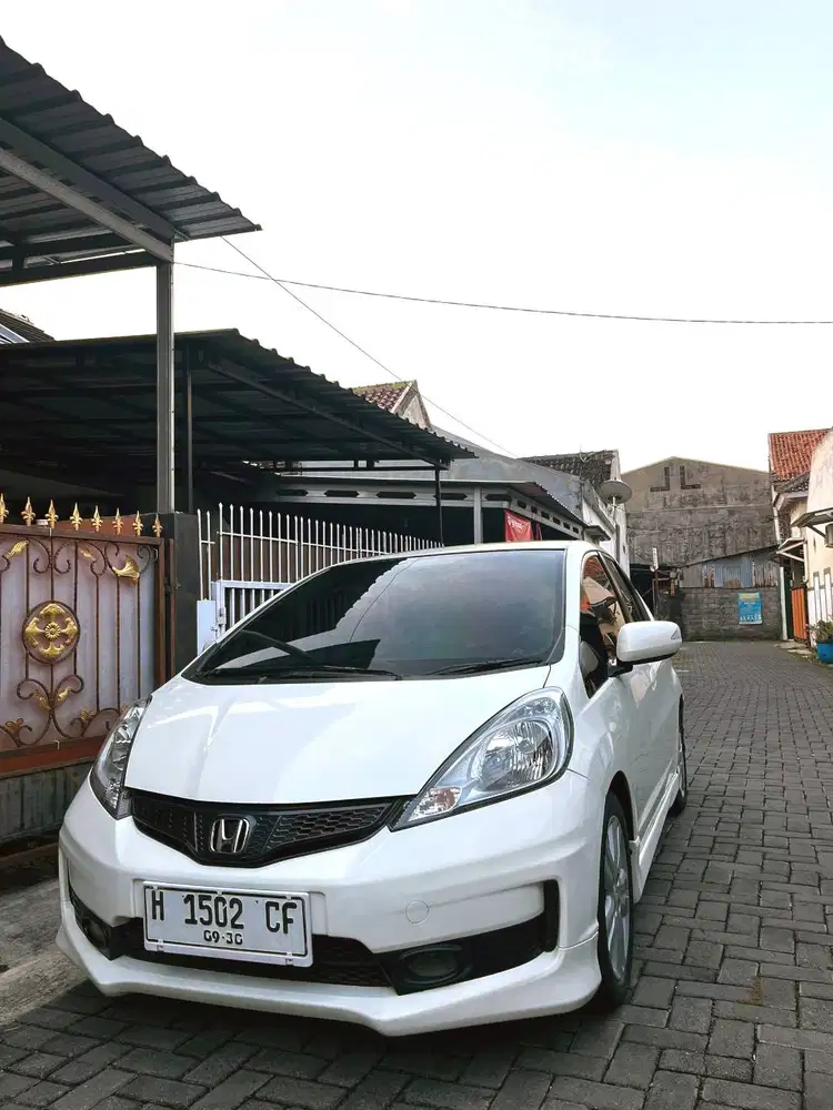 HONDA JAZZ RS 2011 MATIC