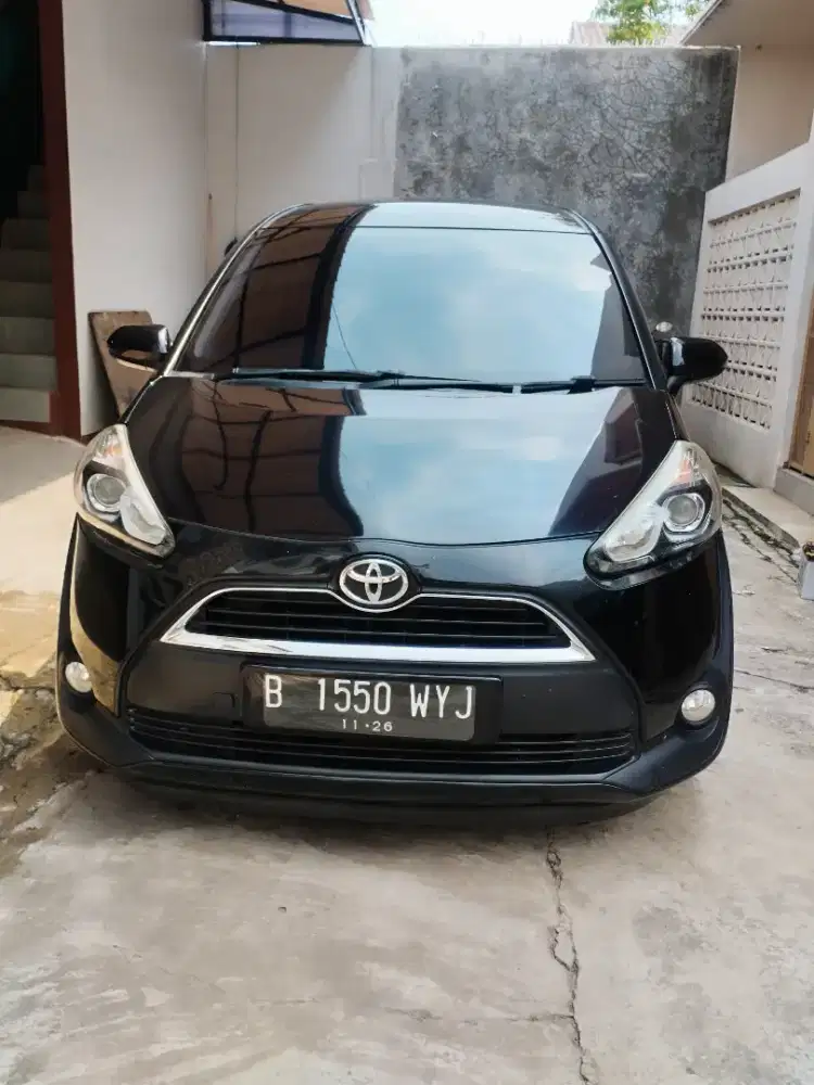 Toyota sienta V at 2016