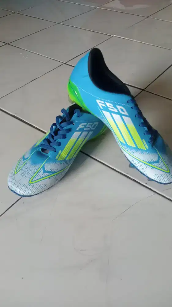 sepatu bola masih awet dan bagus