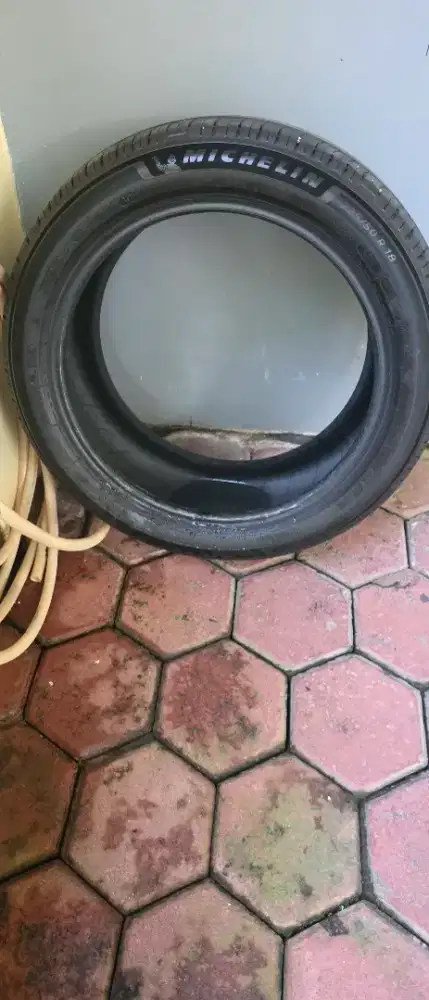 Ban Michelin Primacy 5 dan Bridegestone Alenza