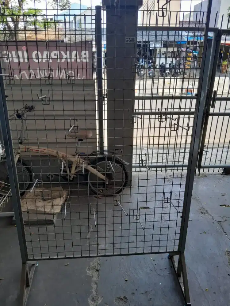 Rak gantung serbaguna dari besi