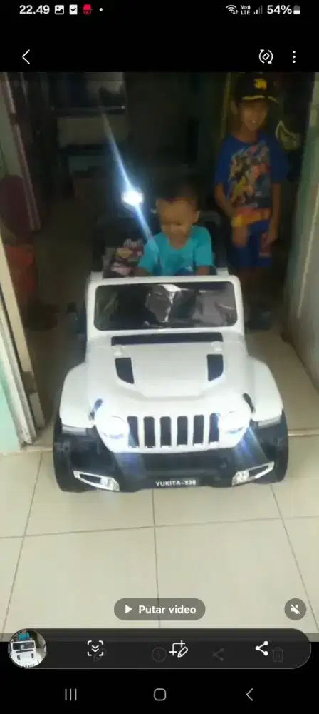 Mobilan aki anak 12v 4x4 wd ban karet
