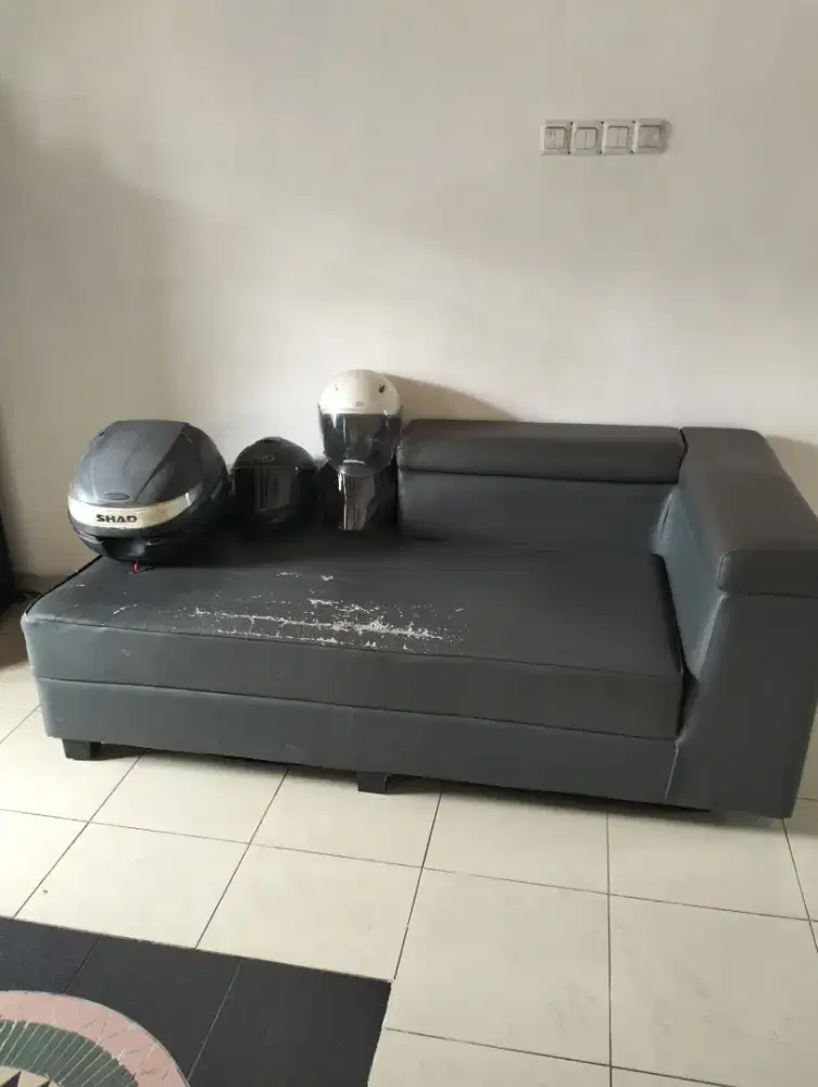Sofa santai kulit