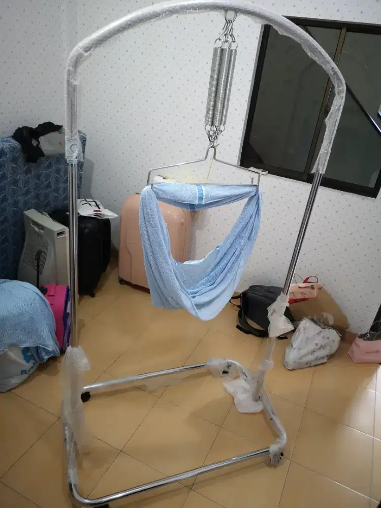 Ayunan Bayi Pegas Besi Kokoh – Bekas Like New