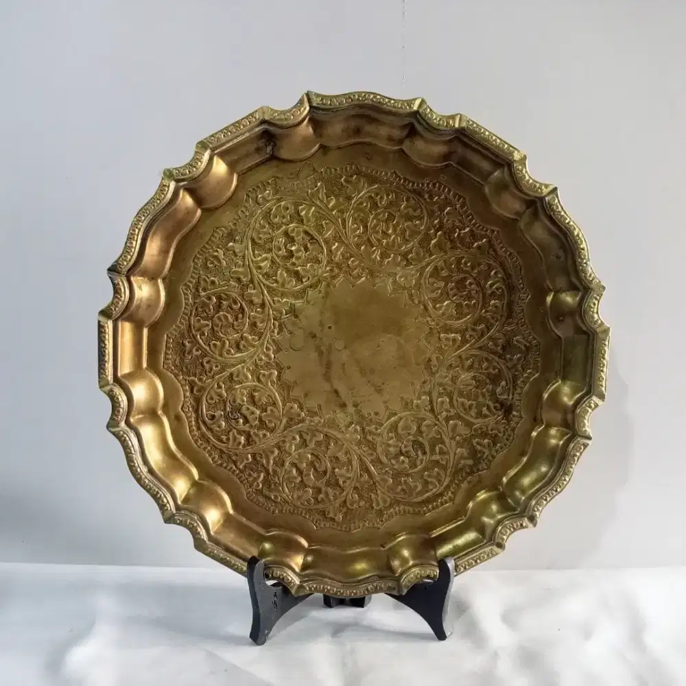 Vintage Piringan Nampan Kuningan Ukir Floral Dekorasi • Antique Brass