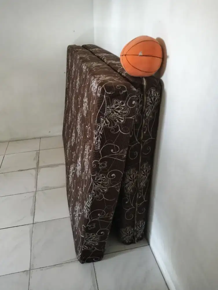 Kasur sepasang ada 2 masih bagus jarang dipakai