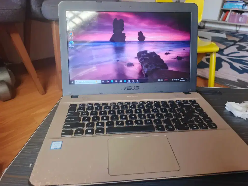 Laptop Asus i3 ram 8 SSD 138
