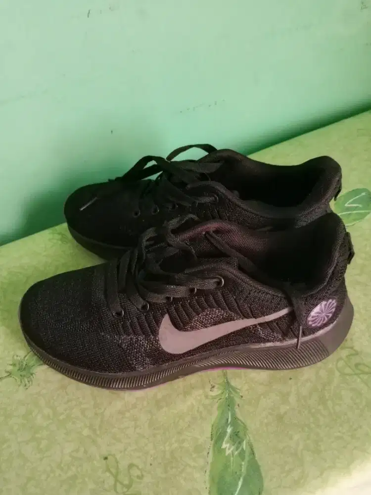 SEPATU NIKE AUTHENTIC YA SIZE 38 LIKE NEW WARNA PEKAT NOMINUSSSSS