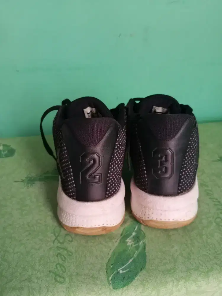 SEPATU BASKET NIKE JORDAN AUTHENTIC YA SIZE 38 MULUS BANGETTTT