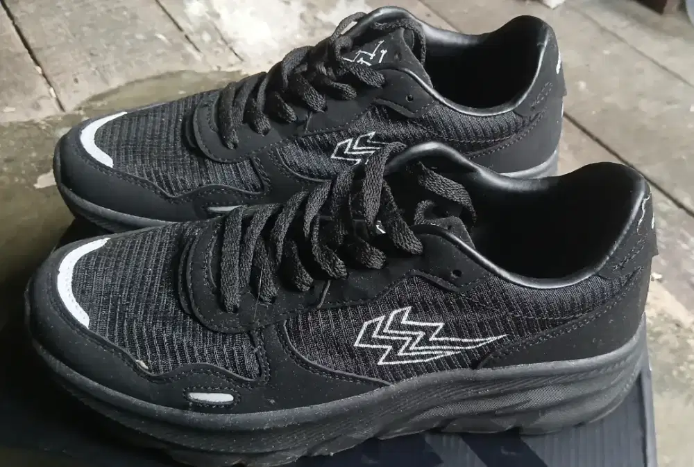 Sepatu Geoff Max Vicious VRS All Black