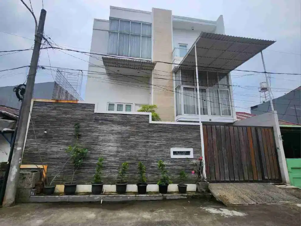 Rumah 3,5 Lantai Siap Huni Di Taman Kencana, Cengkareng Barat