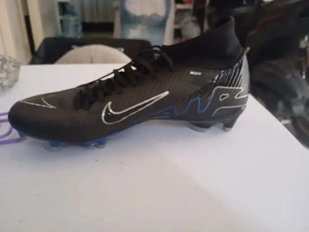 Sepatu bola ori nike