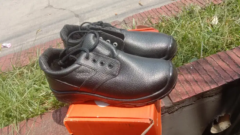 Sepatu safety dr osha ukuran 8 (42)
