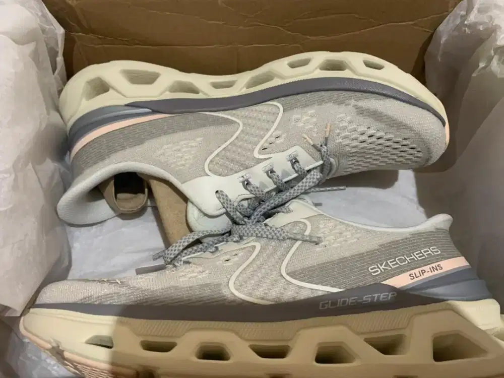 Skechers slip ins ukuran 39