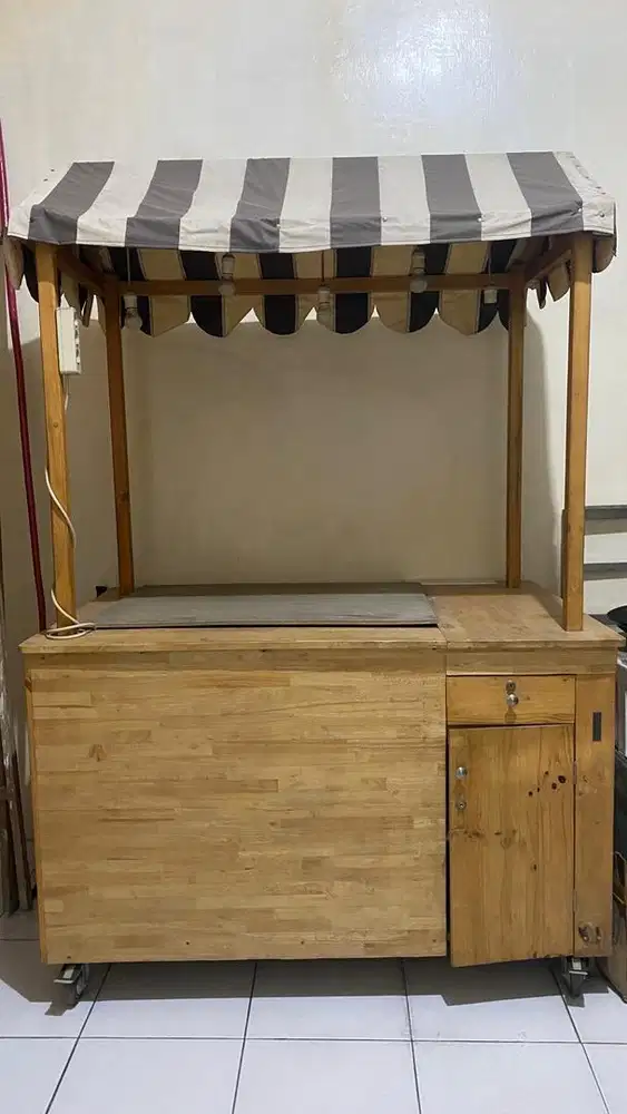 Steling Booth Kayu (Bekas)