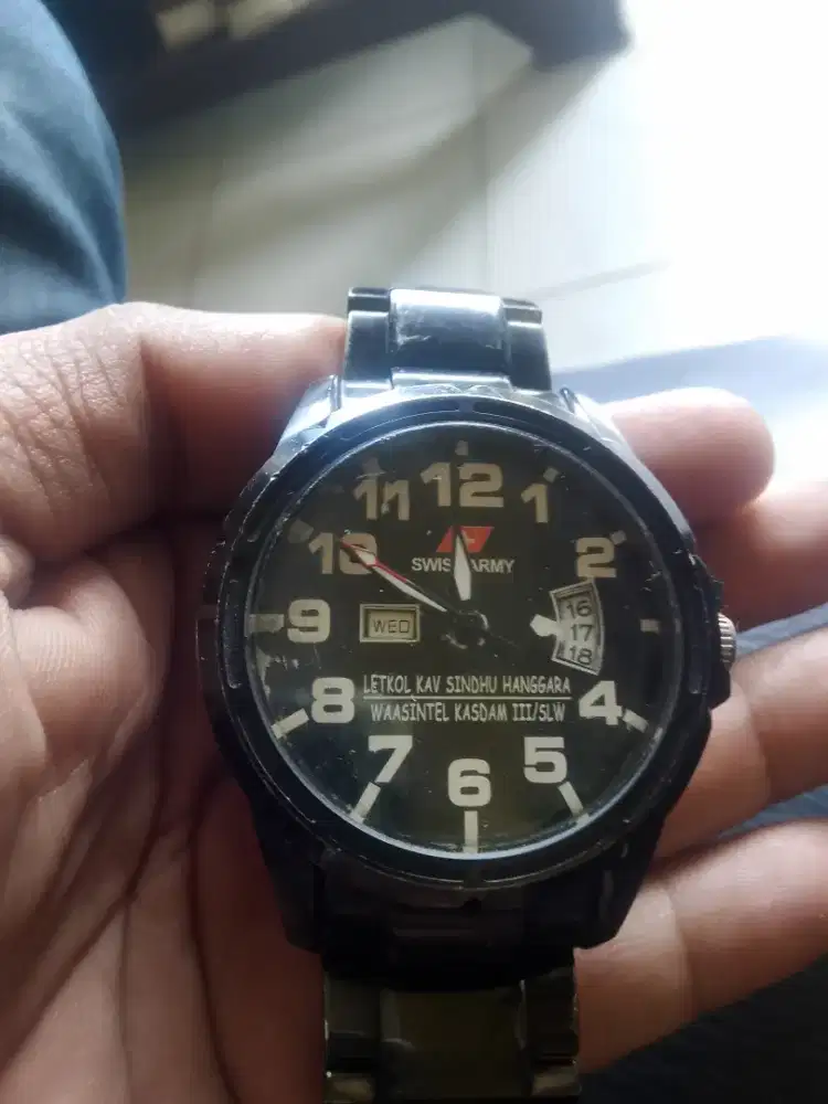 Jam tangan SWISS ARMY