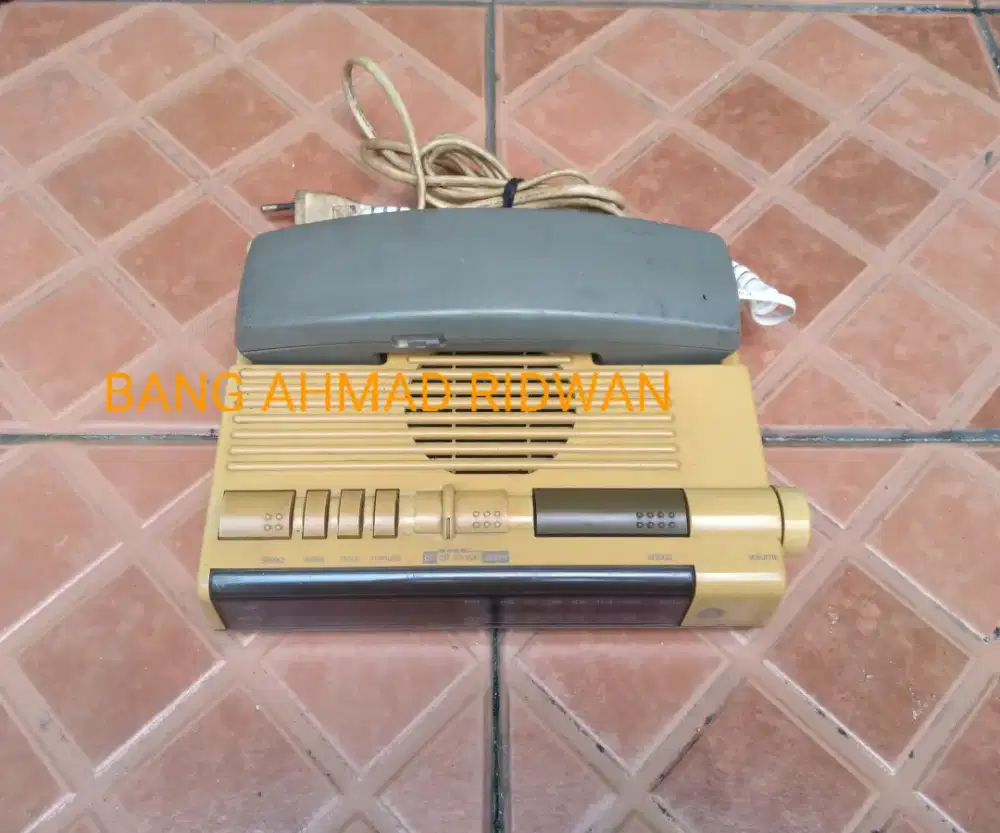 FM AM radio jam analog telephone antik jadul kuno tua klasik