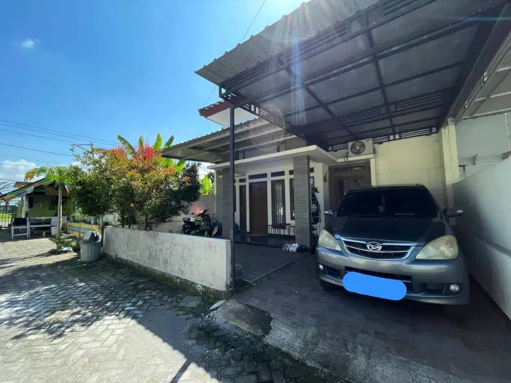 Dijual Rumah Luas, Nyaman dan Asri di Sesela