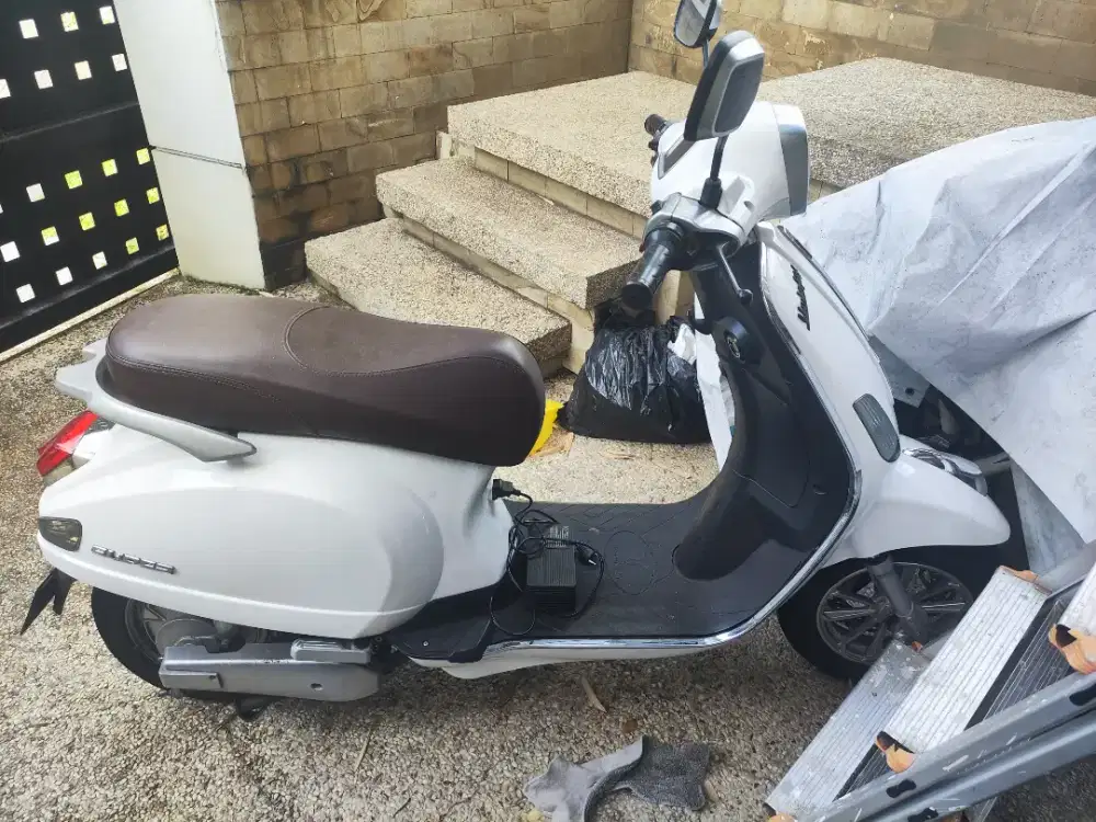 Uwinfly T3 skuter listrik warna putih