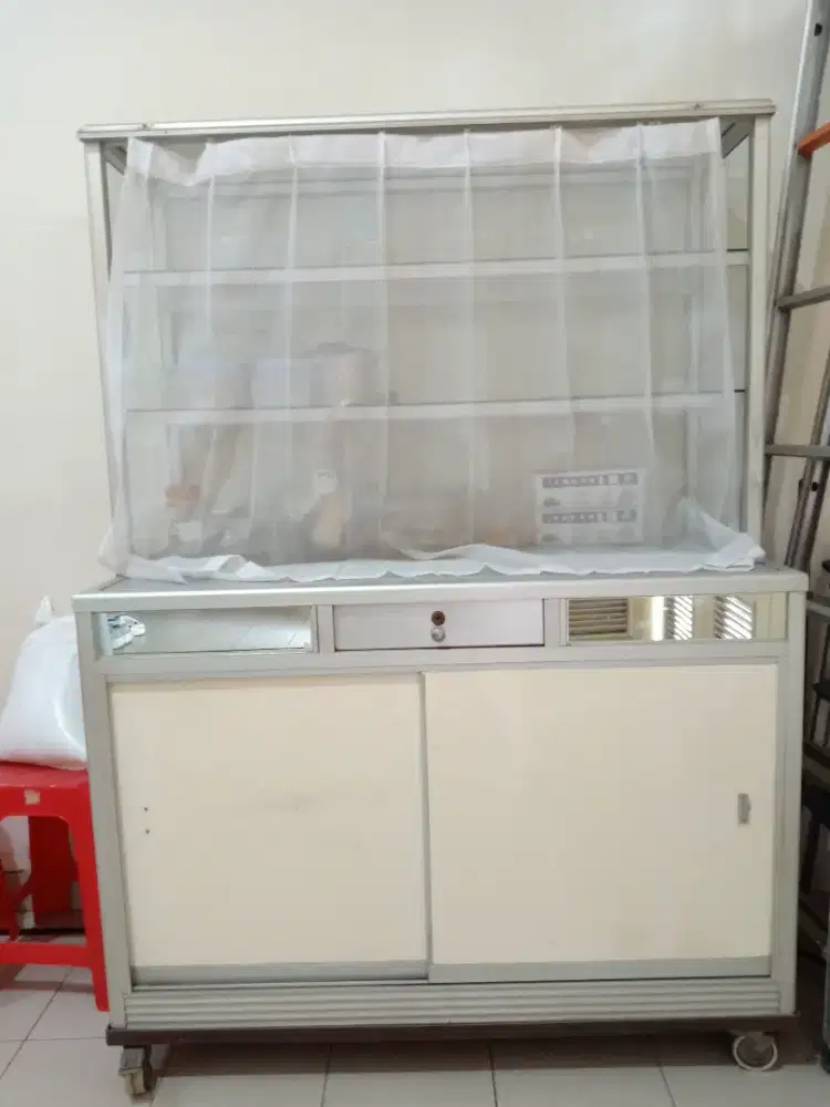 Etalase warung makan