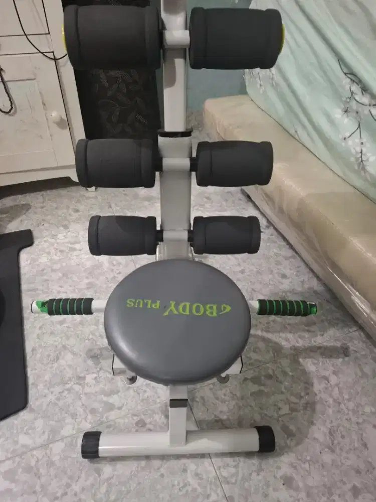 Bangku gym benchpress dan bangku untuk perut