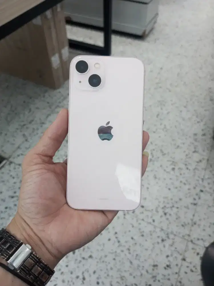 Cicilan bunga 0% dan free 2 bulan angsuran iPhone 13 128GB pink