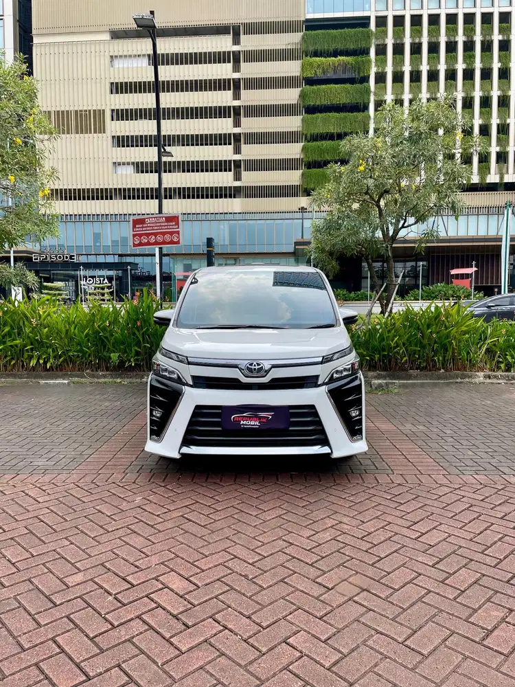 Toyota Voxy 2.0 AT 2018 mulus terawat!!