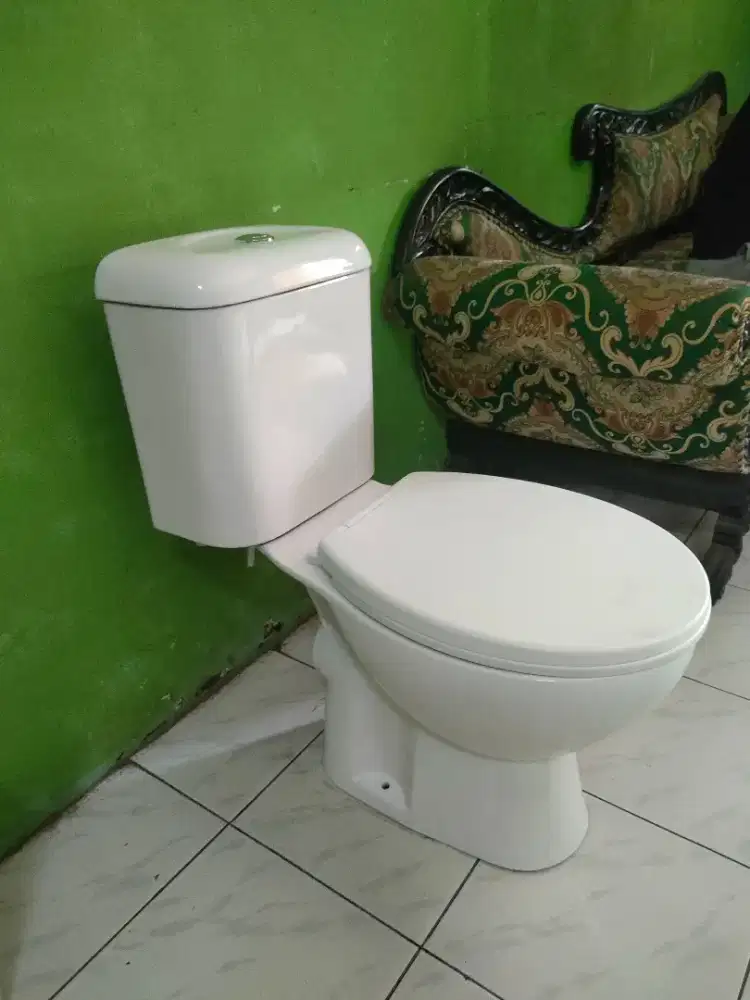 Closet Duduk Oulu Double Push Putih Mulus Seperti Baru.