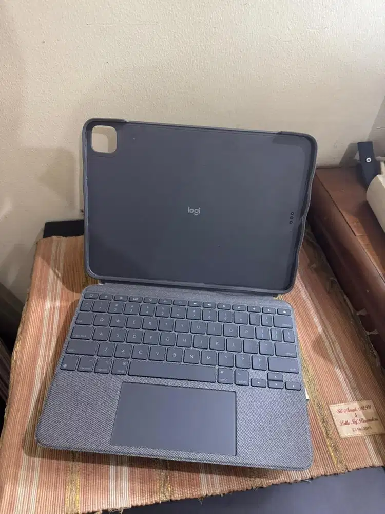 Logitech Combo Touch for Ipad Pro