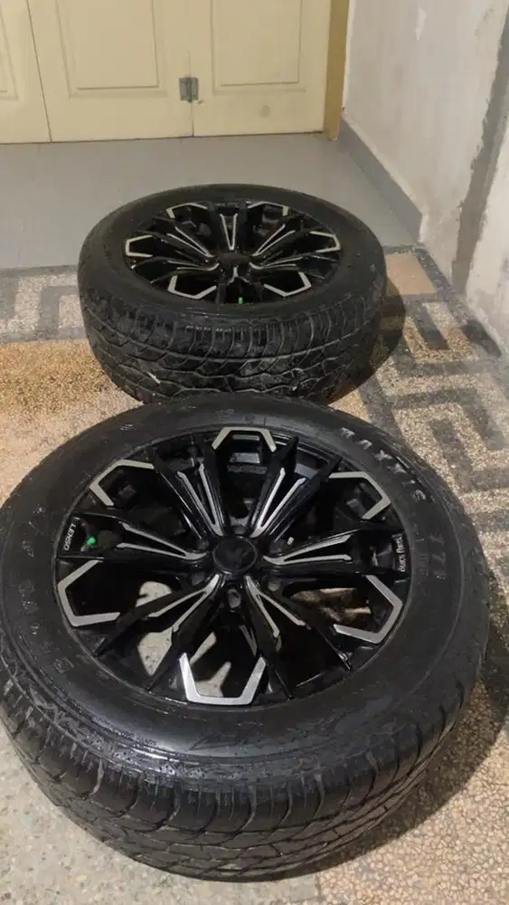 dijual 1 paket velg ban (velg lenso) , kondisi masi bagus siap pakai