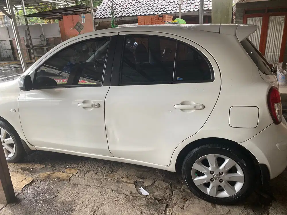 Nissan March 2011 Bensin