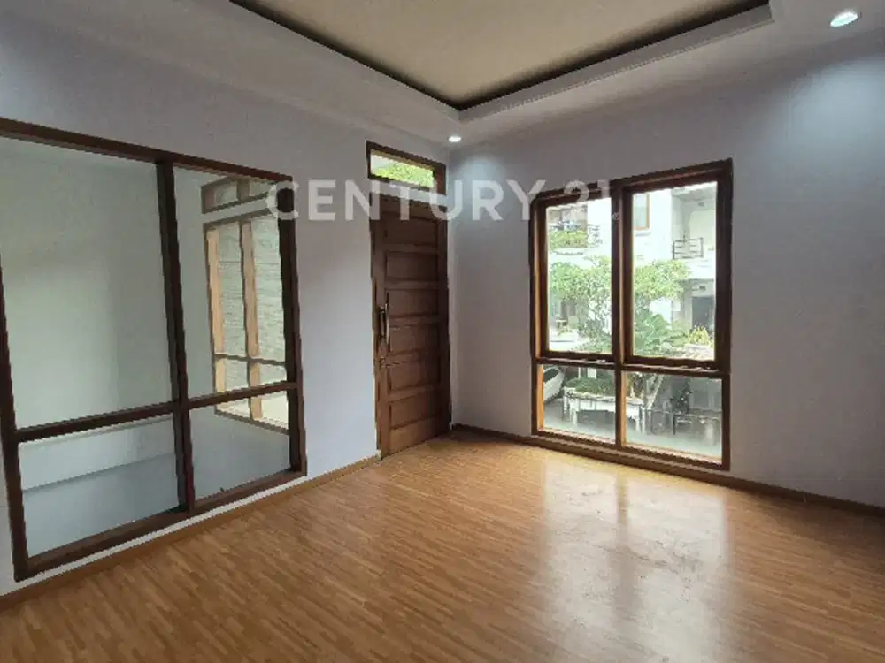 Rumah Minimalis Di Setra Duta Carport 2 Mobil Bersebelahan