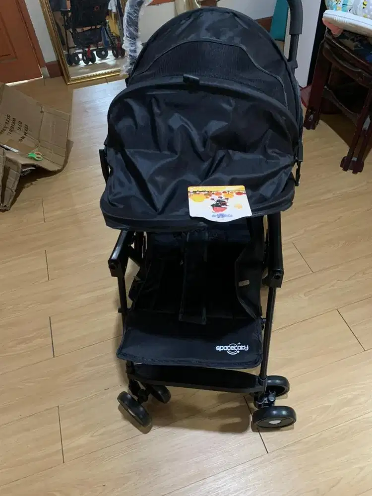 Strollee Bayi Baru Merk Space Baby Warna Hitam
