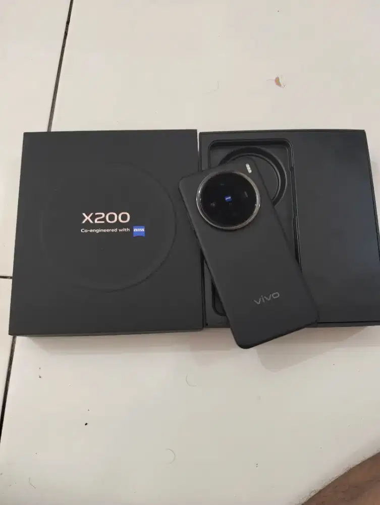 Vivo X200 5G ram 12/512gb