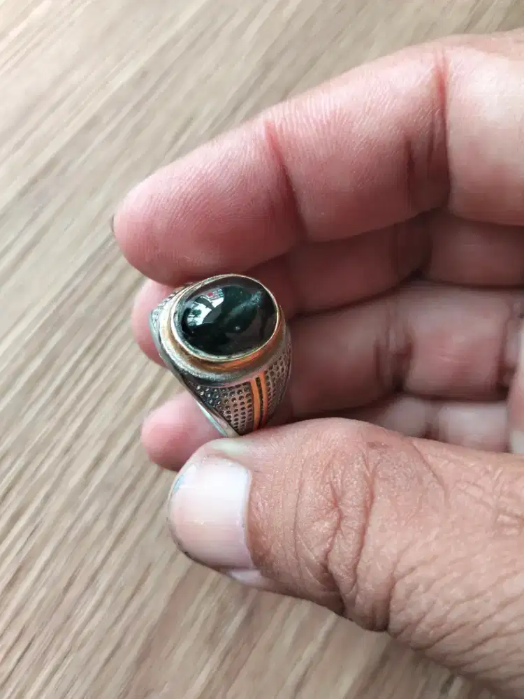 Cincin batu black star