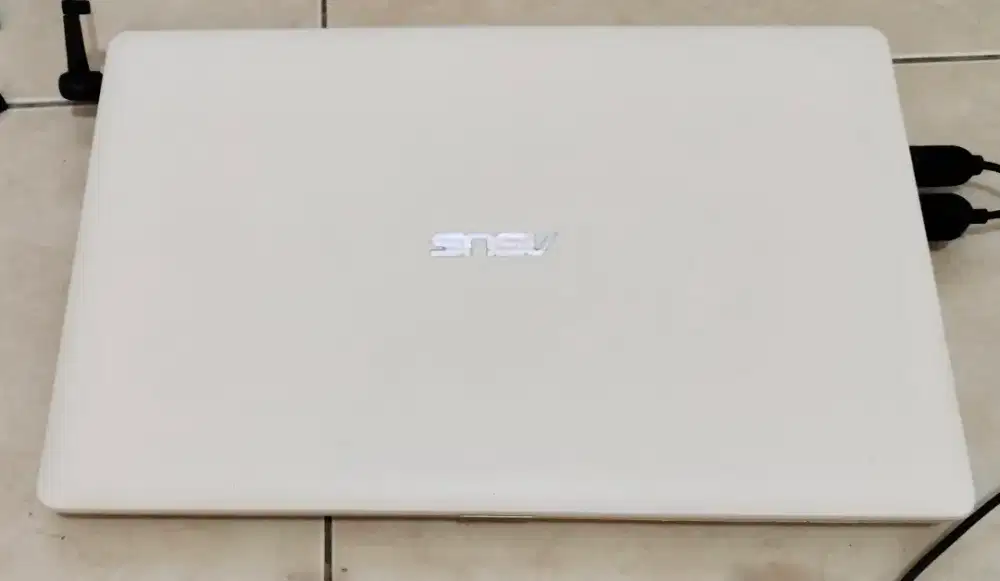 Laptop Asus X200M