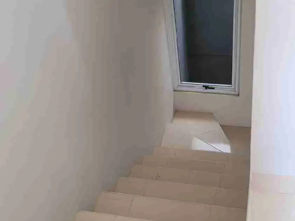 dijual rugi rumah mungil di Vanya park