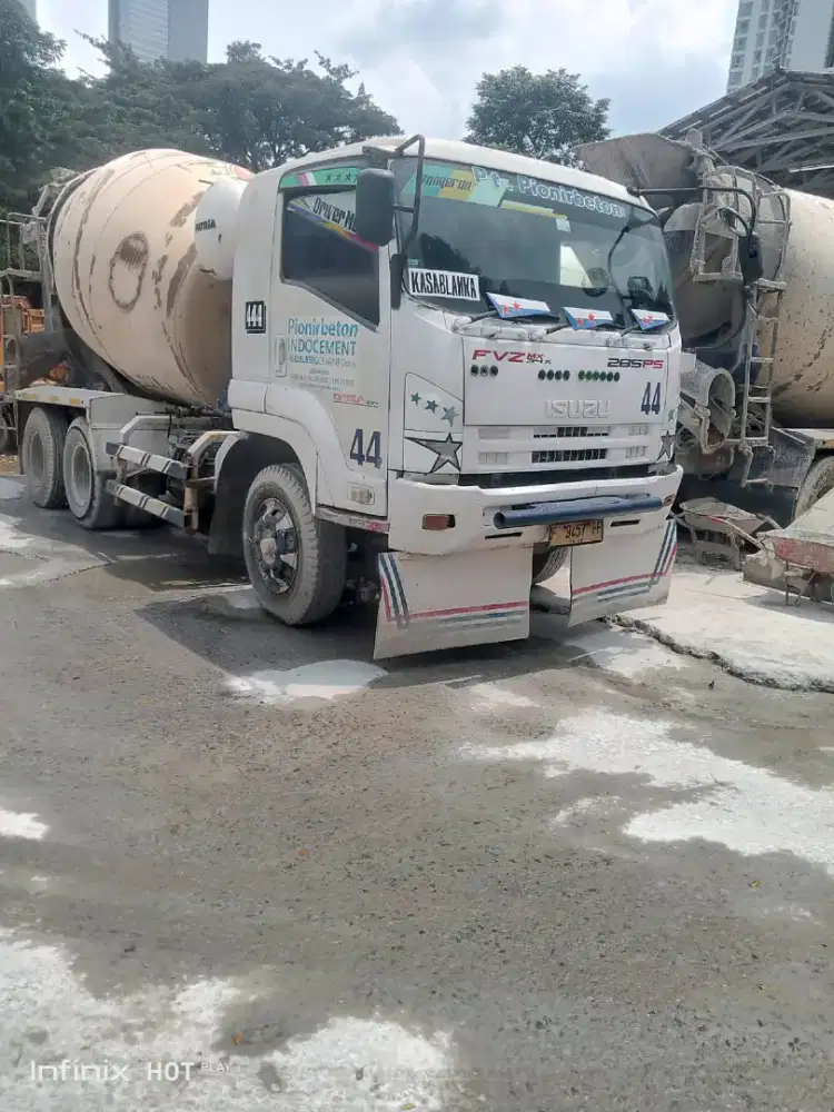 Truck mixer Isuzu giga tahun 2017