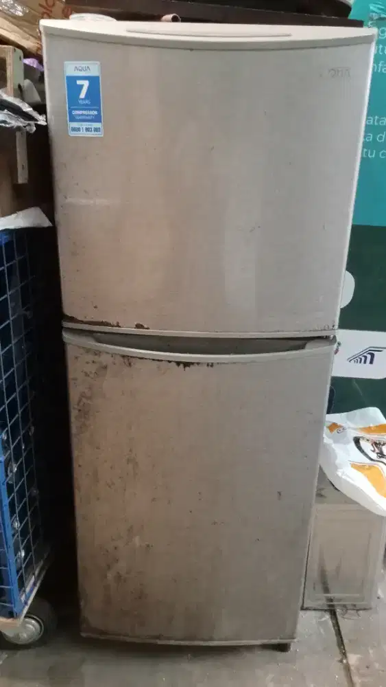 Dijual kulkas 2 pintu Aqua second